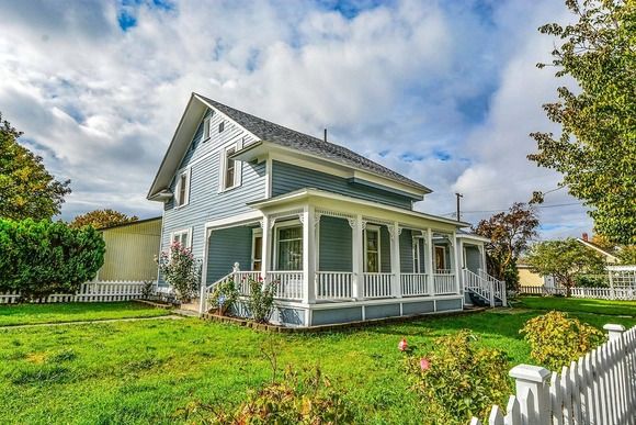 Deck-and-Fence-Painting